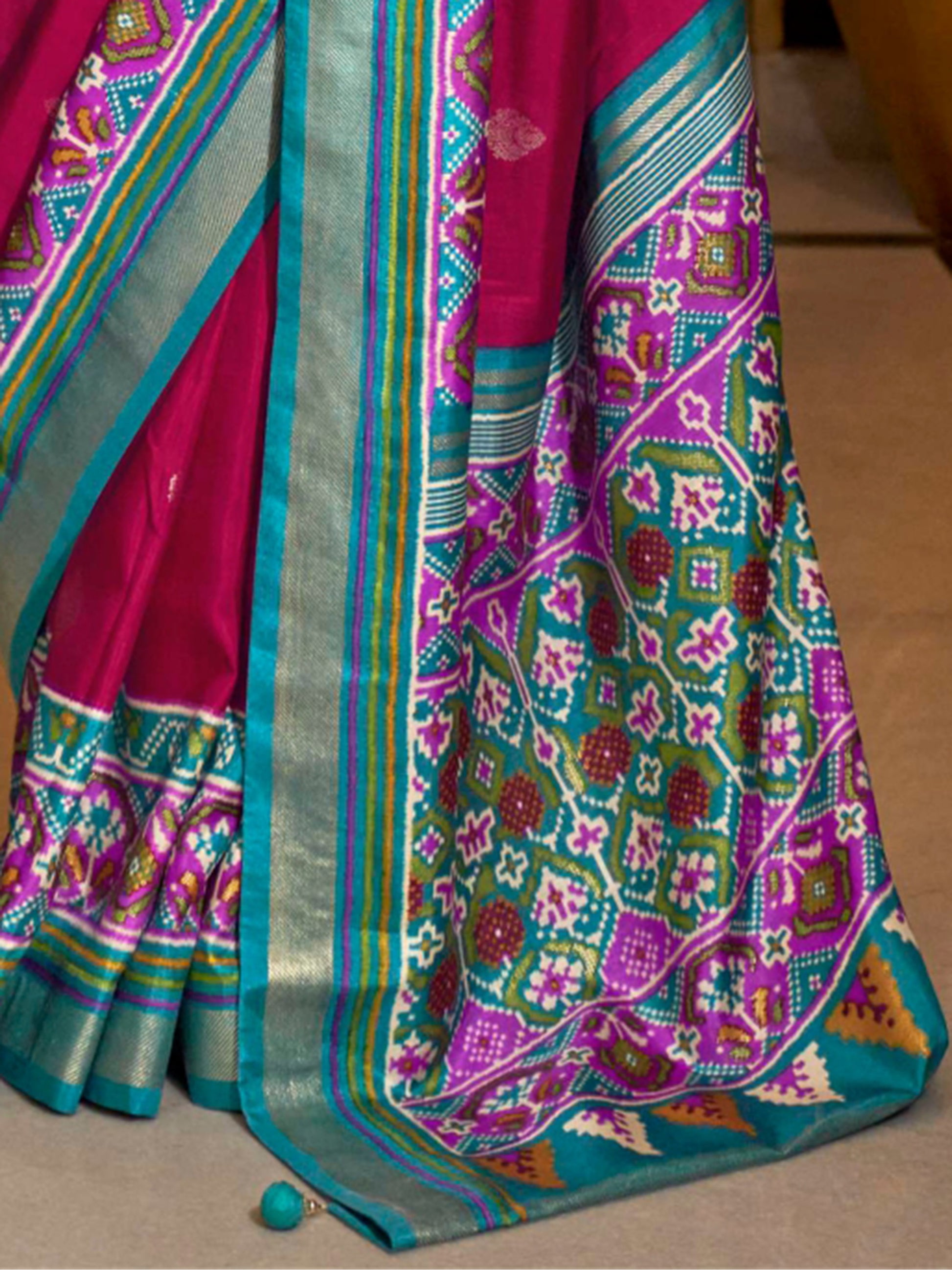 Stunning Dark Pink Patola Printed Silk Traditional Saree With Blouse