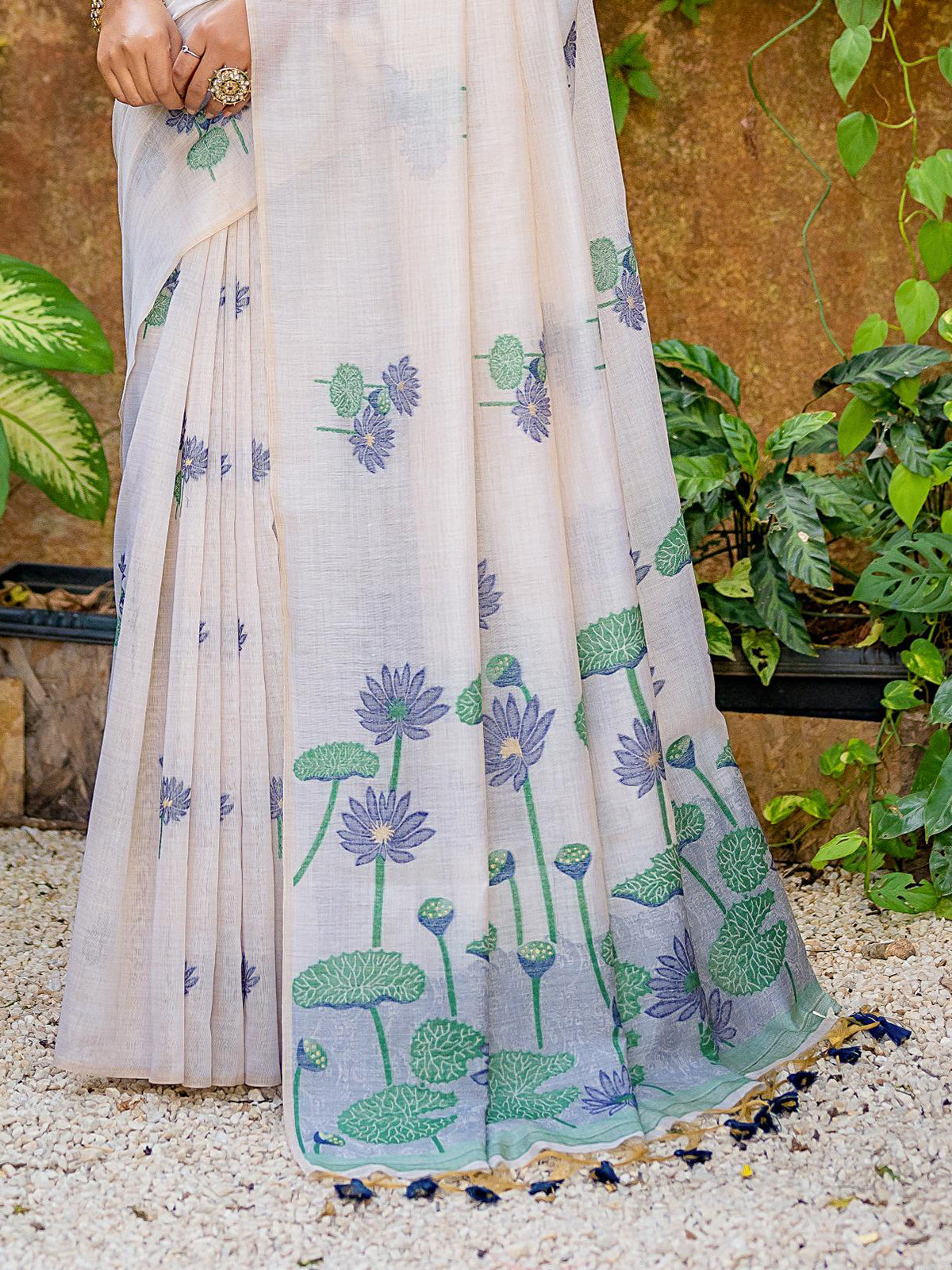 Gorgeous Off-White Floral Weaving Printed Cotton Saree With Blouse