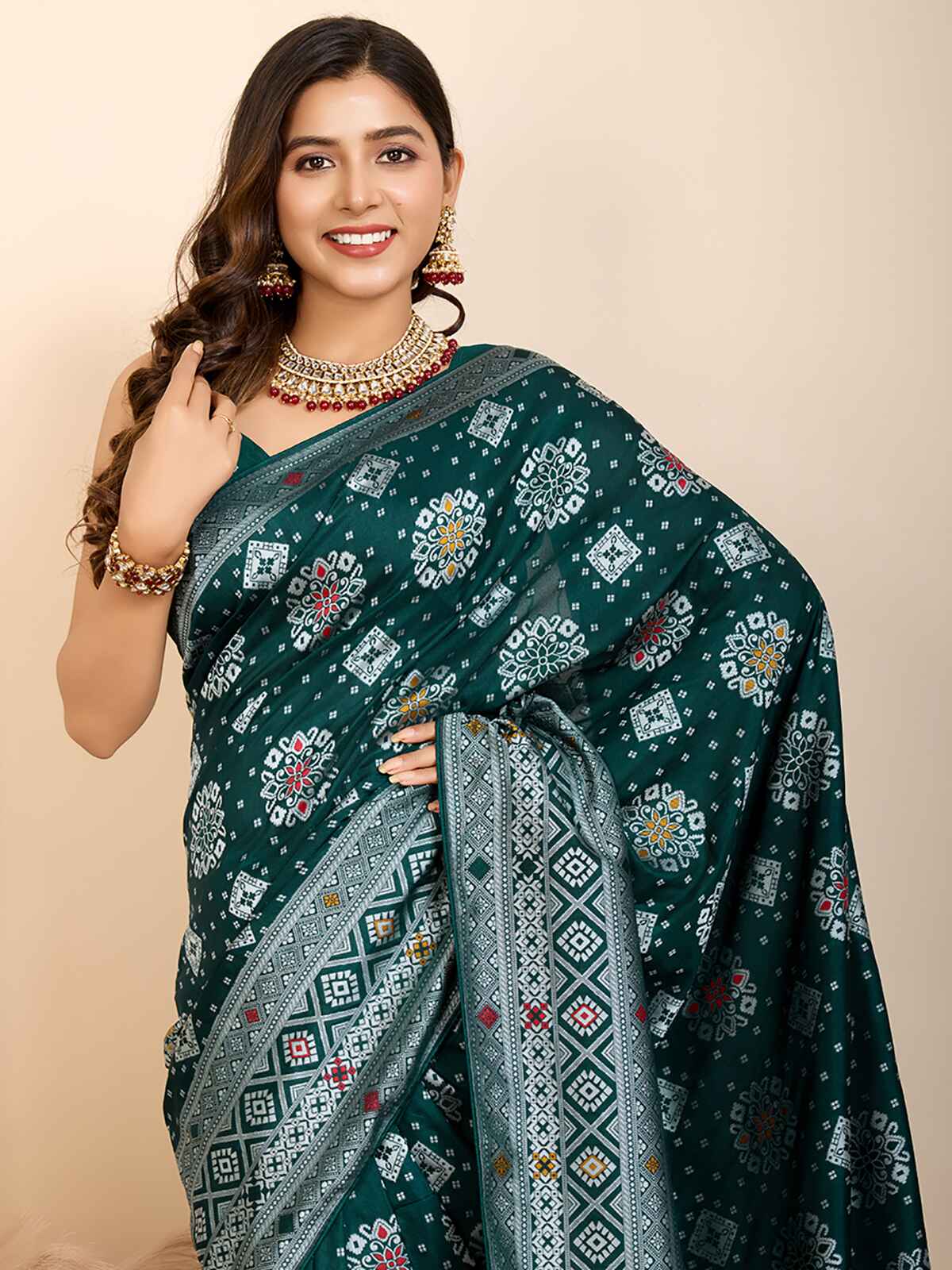 Lovely Green Zari Weaving Silk Traditional Saree With Blouse
