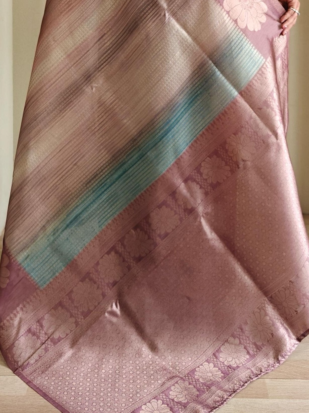 Amazing Lilac Zari Weaving Silk Designer Saree With Blouse