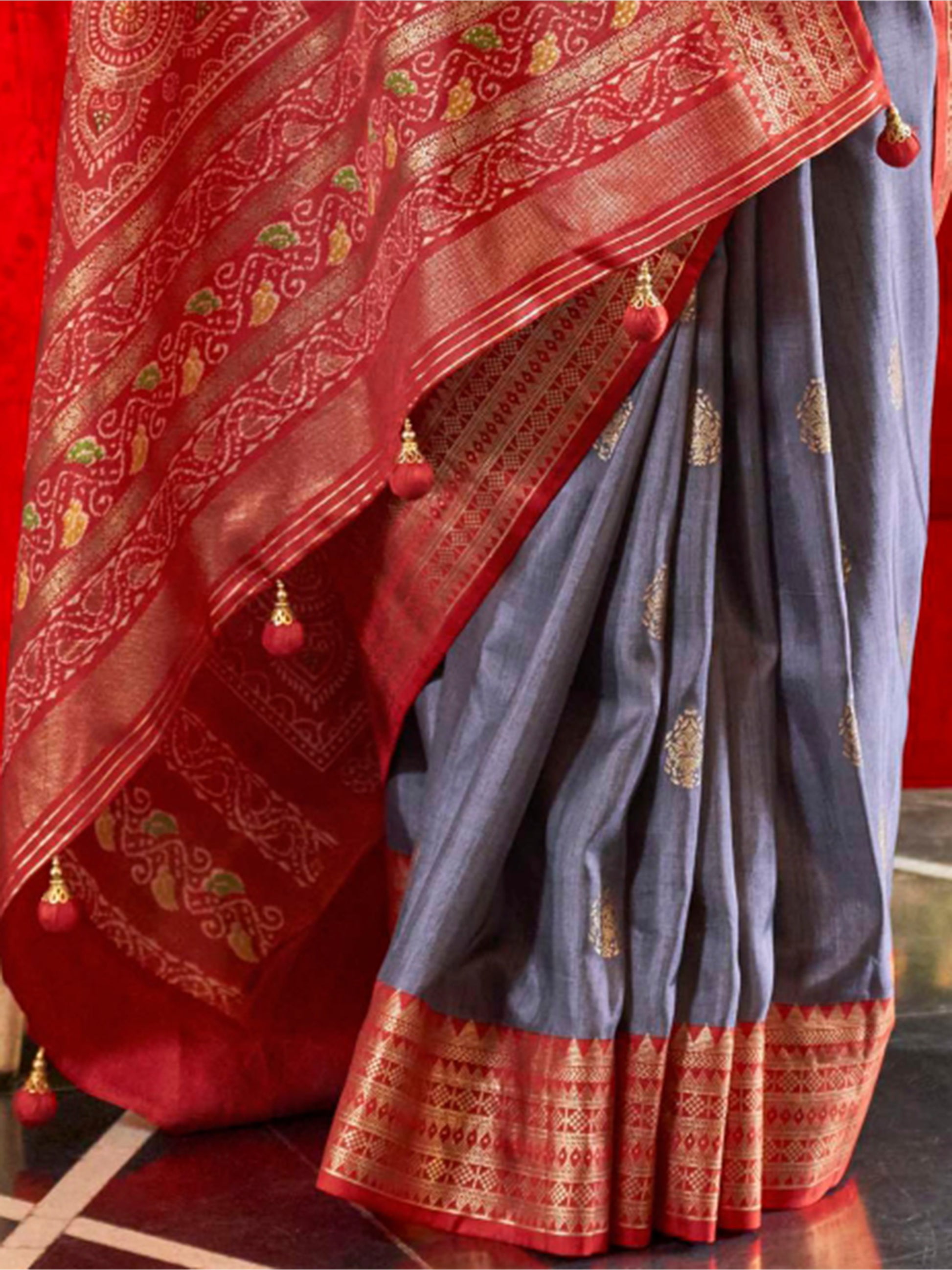 Attractive Grey Zari Weaving Patola Silk Saree With Blouse
