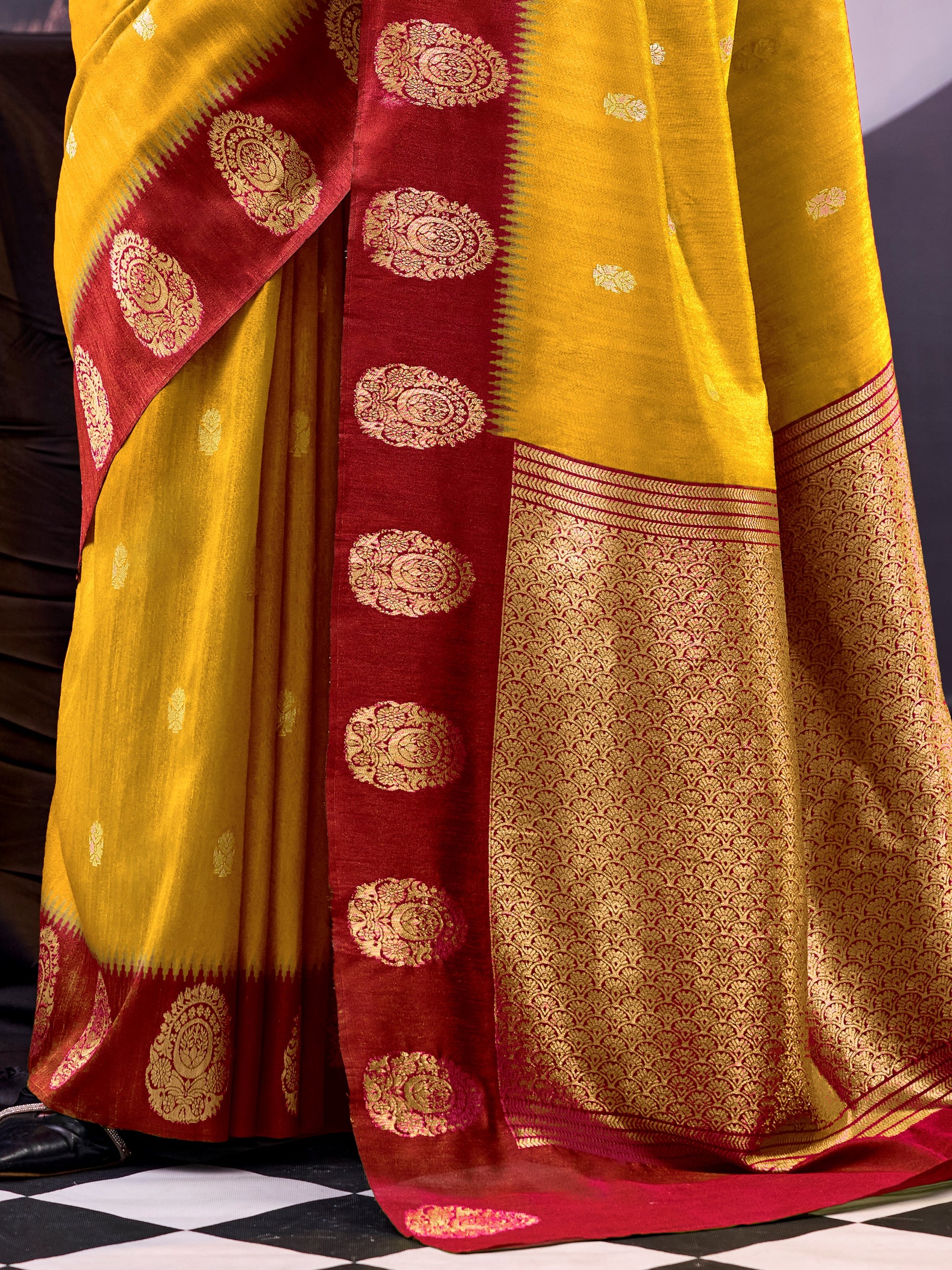 Majestic Mustard Yellow Zari Weaving Silk Traditional Saree With Blouse