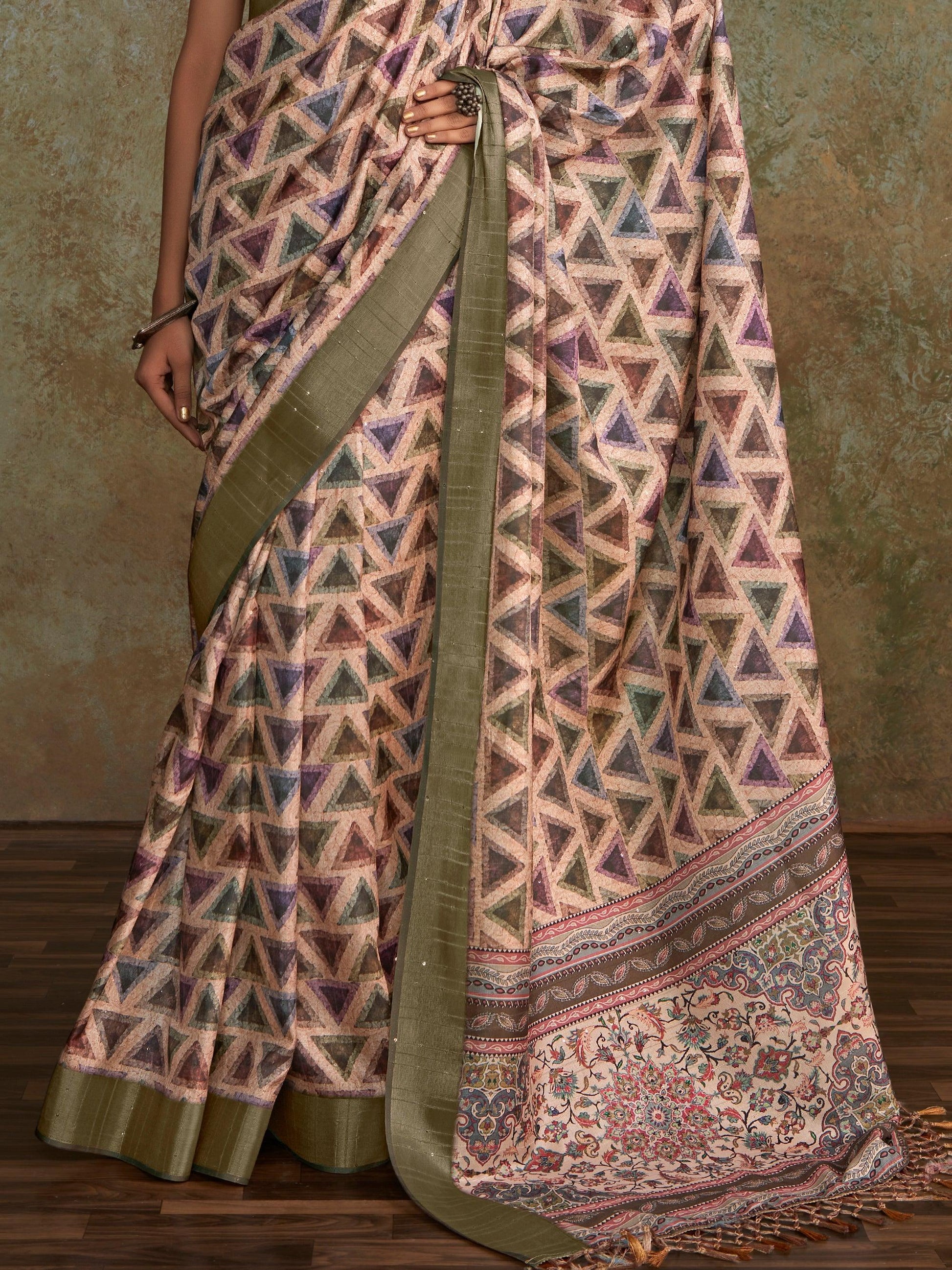 Enchanting Off-White Digital Printed Silk Saree With Blouse