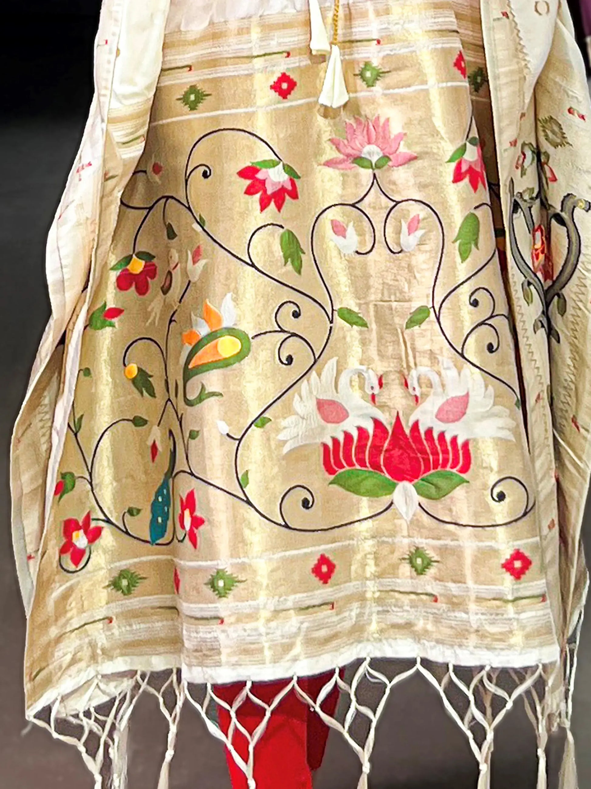 Awesome White Zari Weaving Jacquard Event Wear Kaftan