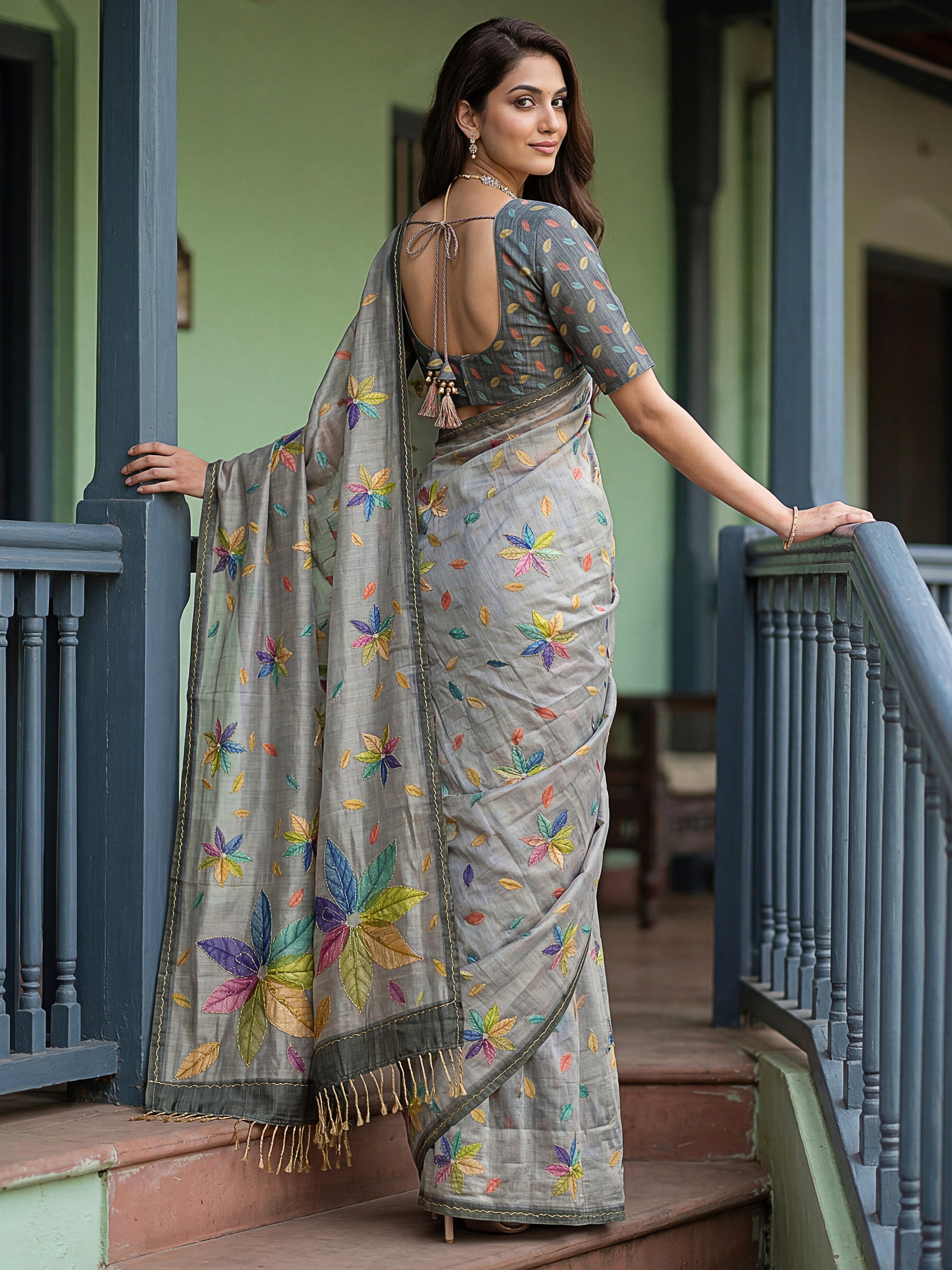 Superd Grey Floral Printed Silk Traditional Saree With Blouse