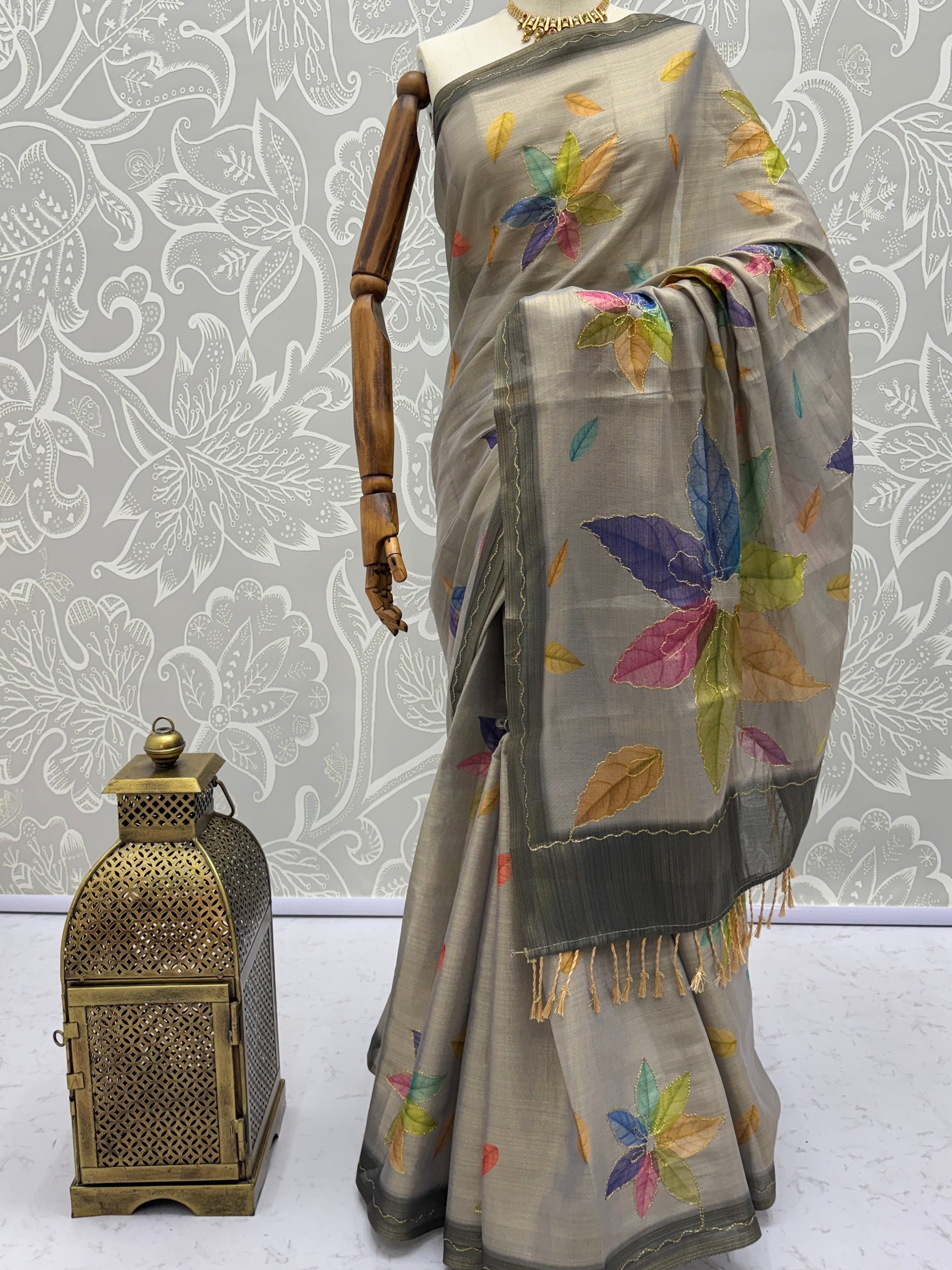 Superd Grey Floral Printed Silk Traditional Saree With Blouse