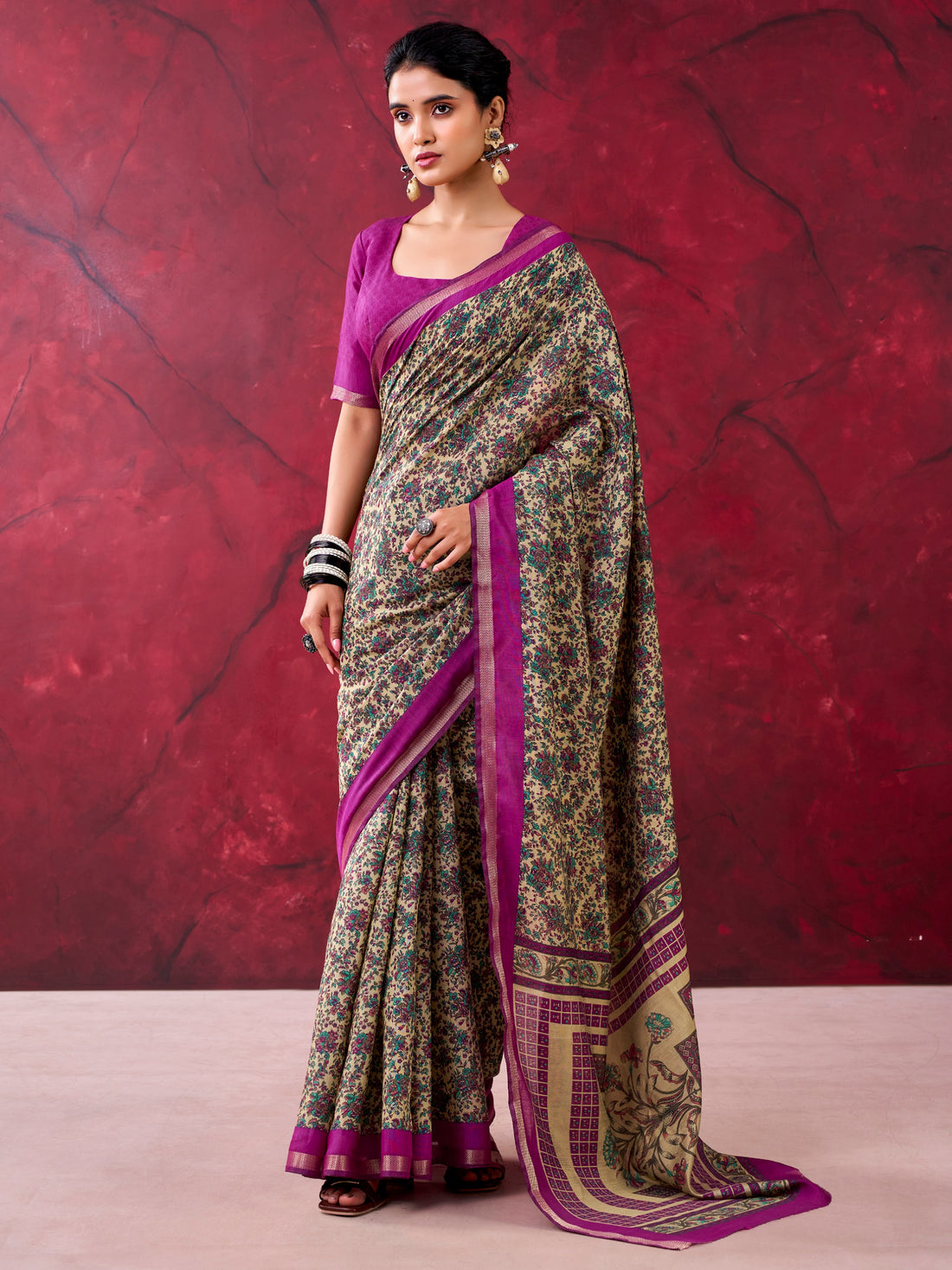 Dazzling Magenta Floral Printed Cotton Daily Wear Saree With Blouse