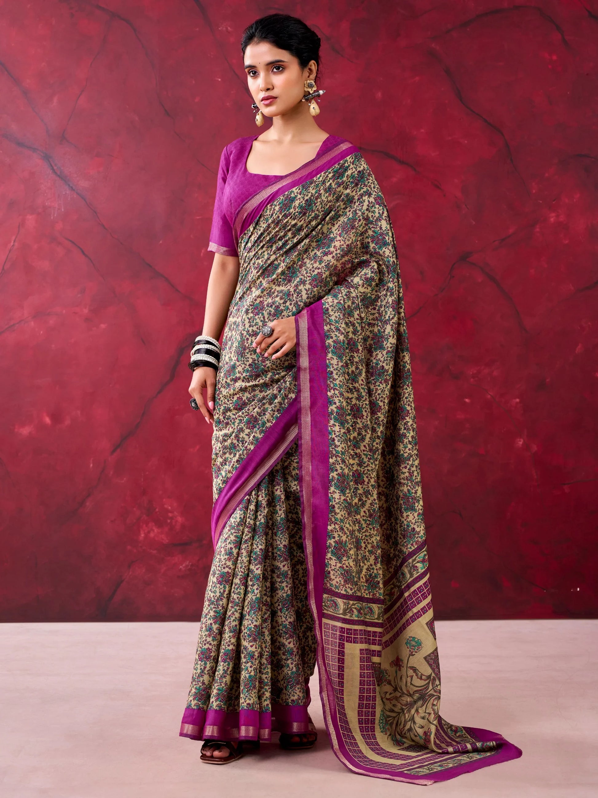 Dazzling Magenta Floral Printed Cotton Daily Wear Saree With Blouse