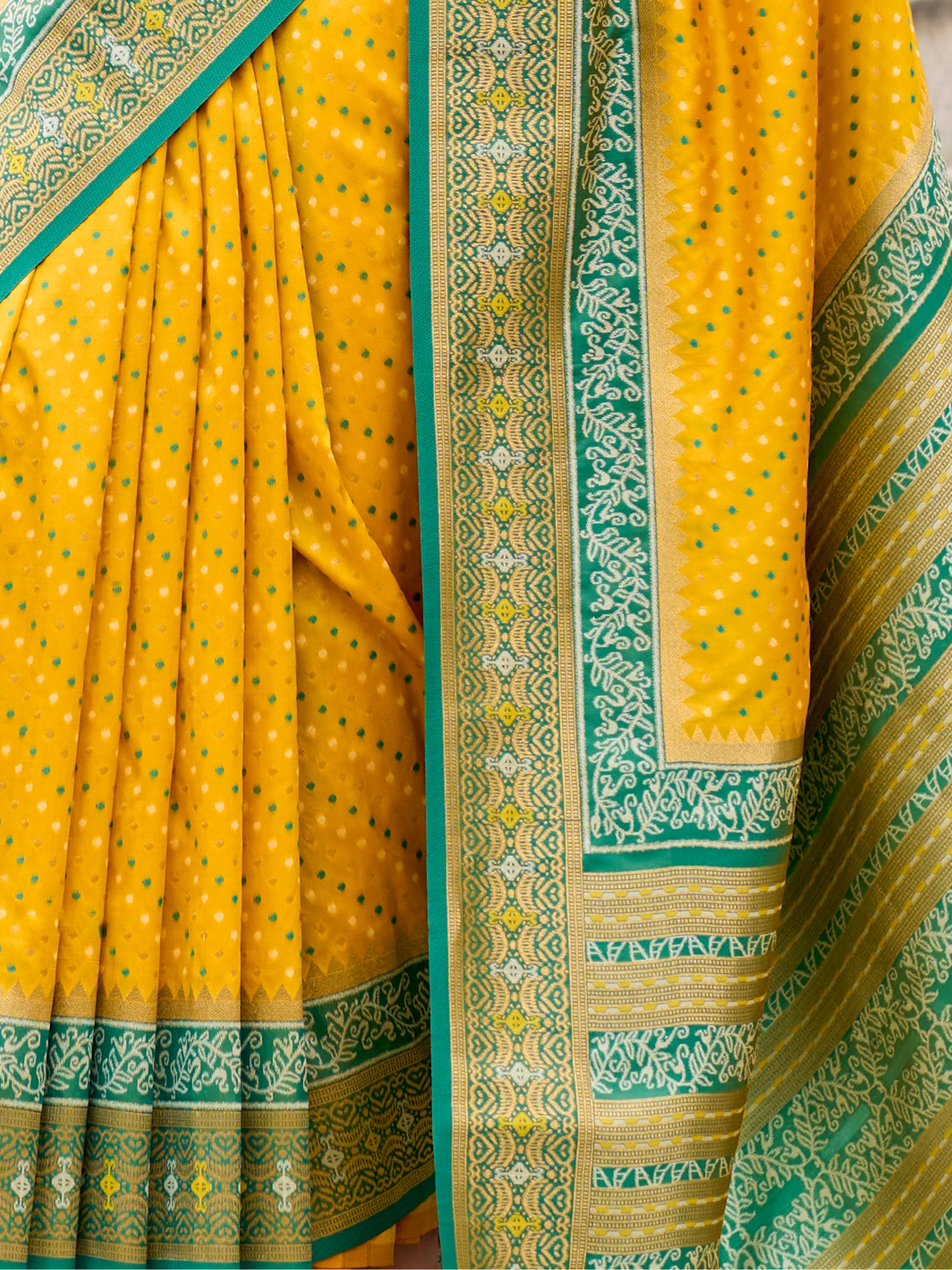 Gorgeous Yellow Zari Weaving Banarasi Silk Haldi Wear Saree With Blouse