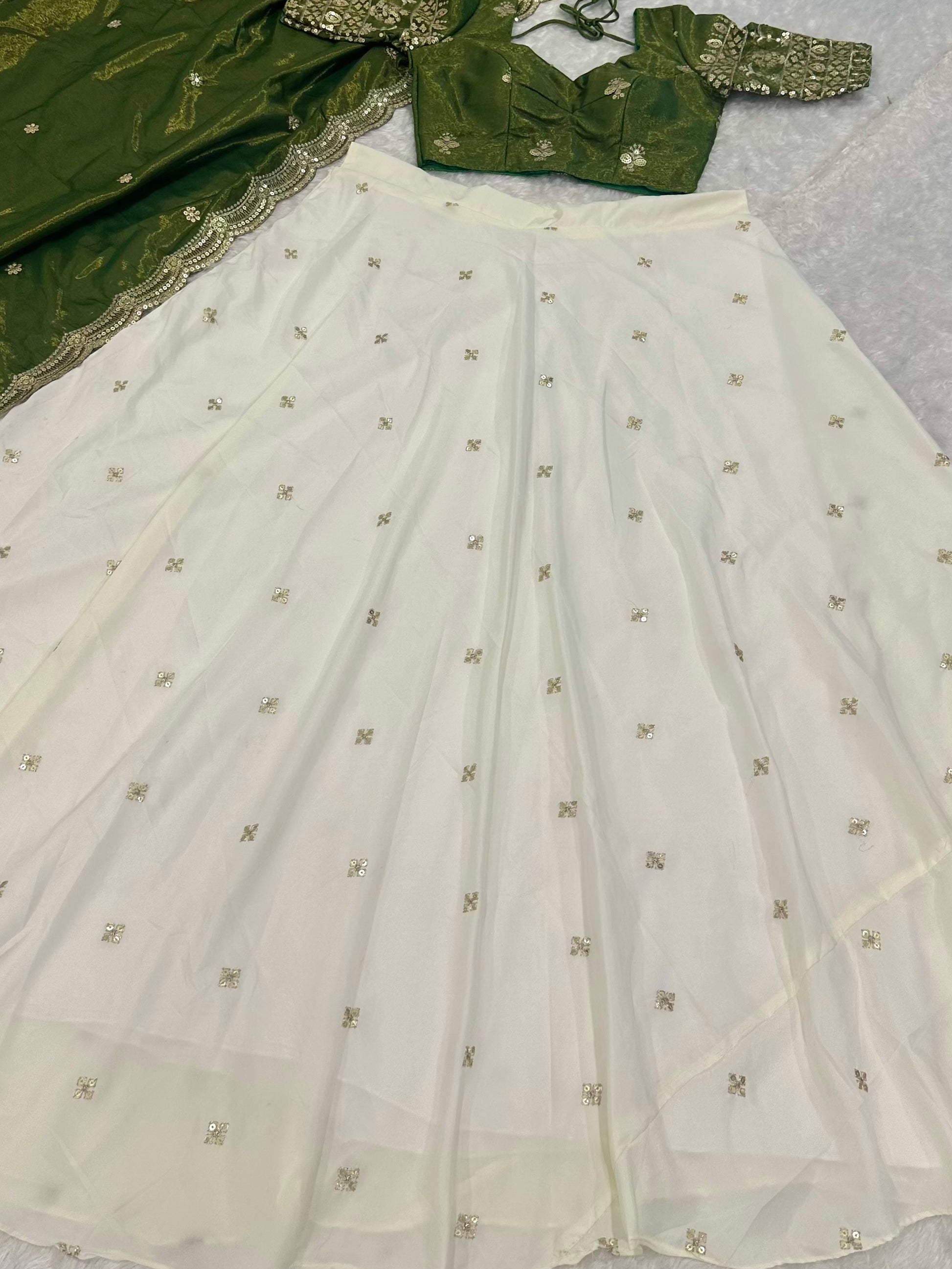 Elegant traditional women’s wear
