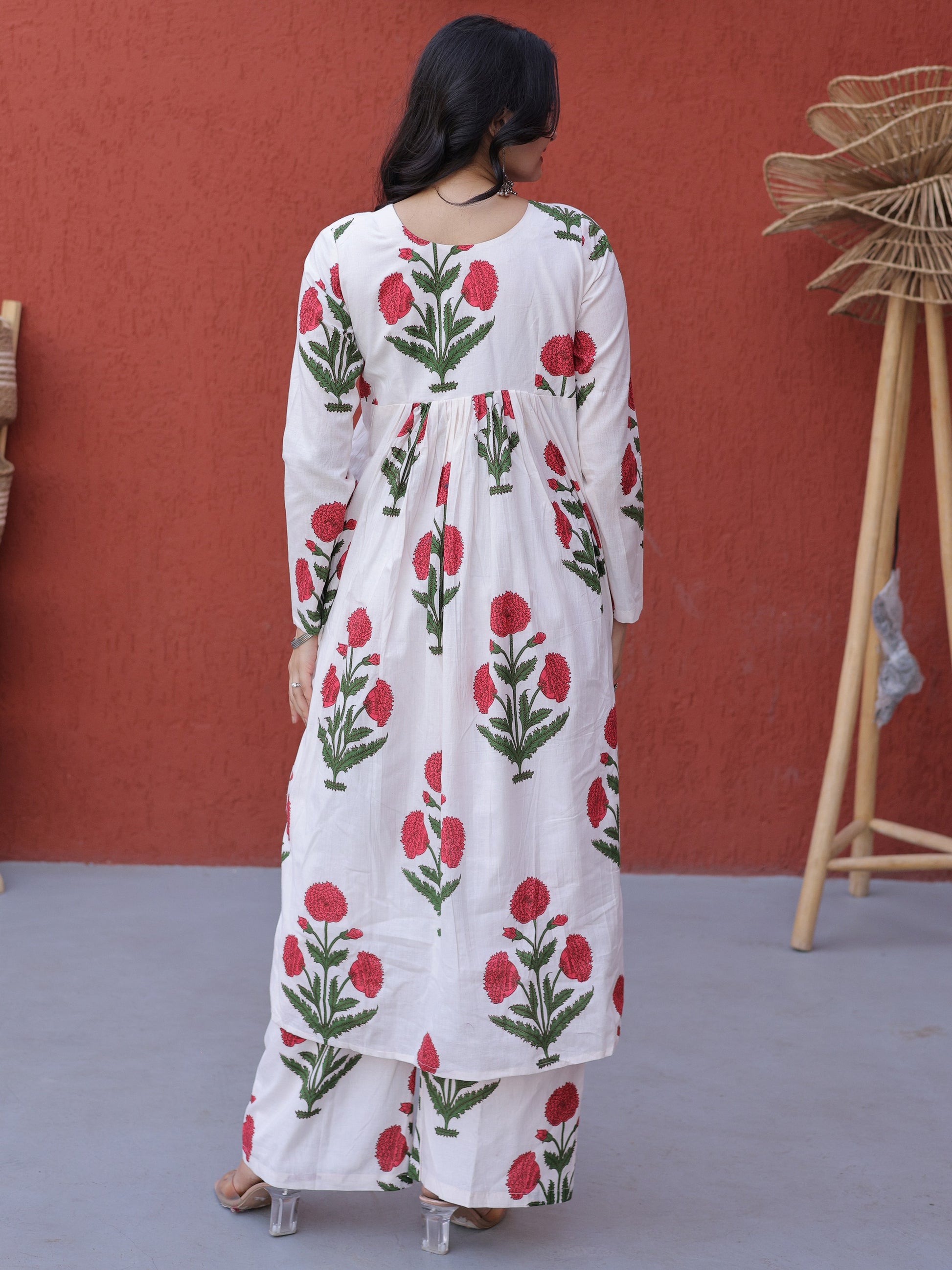 Beautiful White Floral Printed Cotton Casual  Wear Kurta With Pant