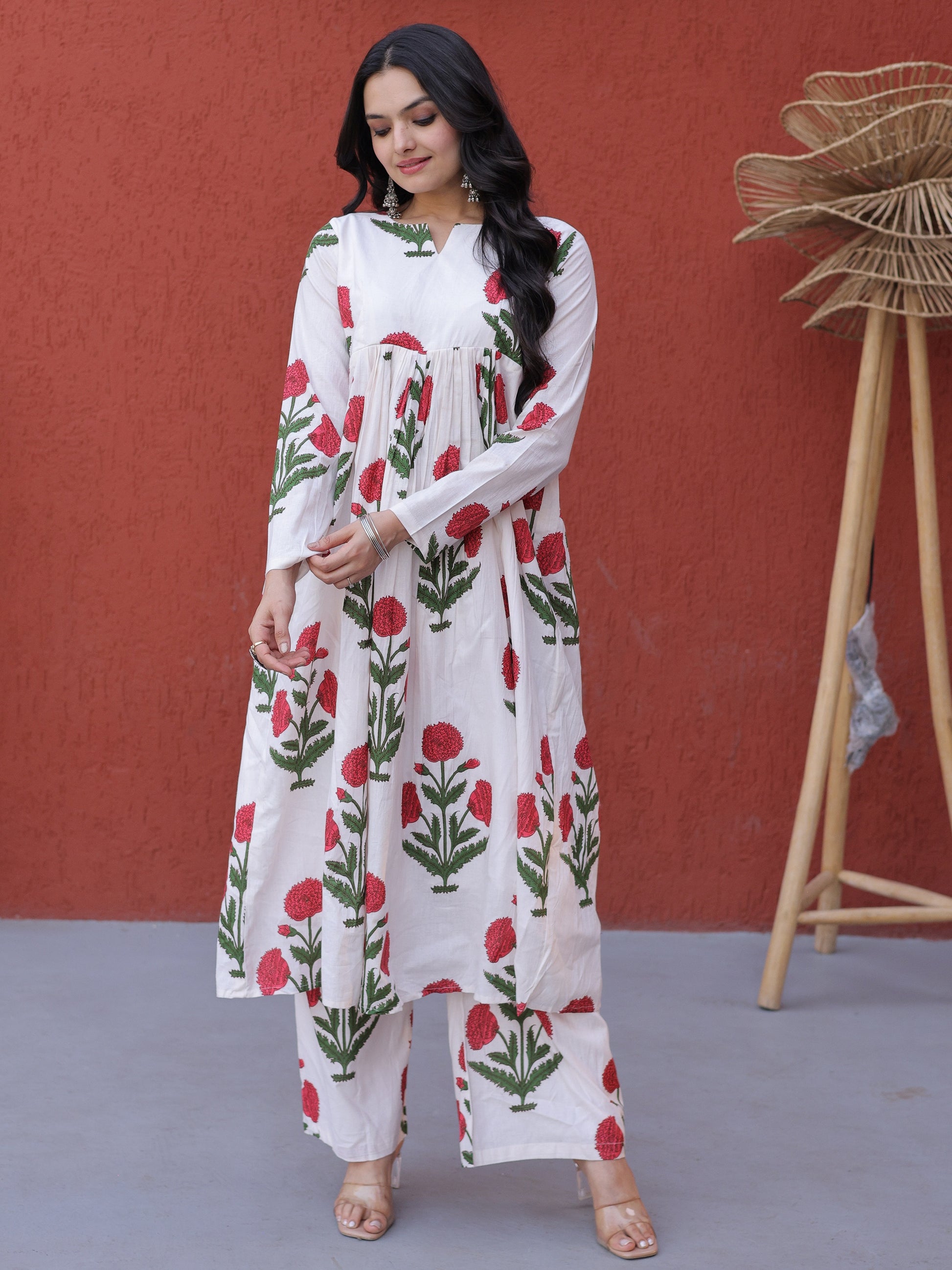 Beautiful White Floral Printed Cotton Casual  Wear Kurta With Pant