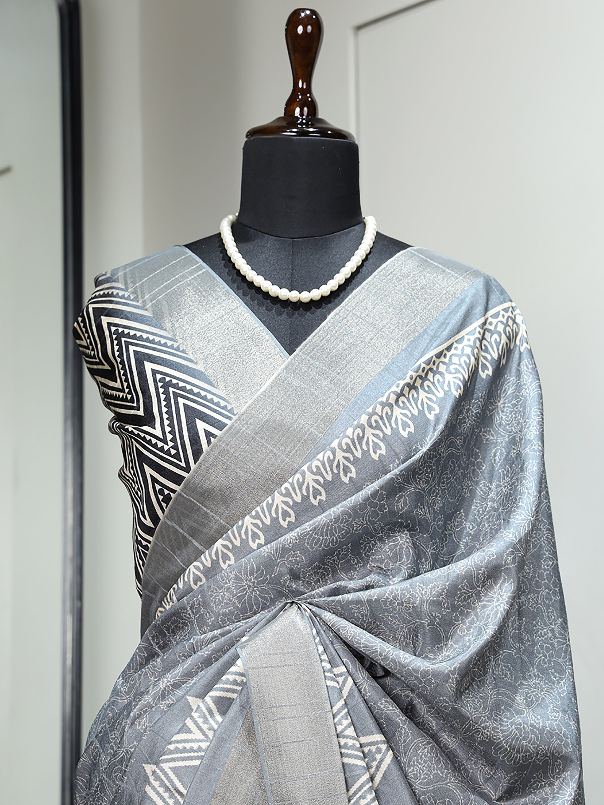 Stunning Grey Digital Printed Handloom Kotha Border Saree With Blouse