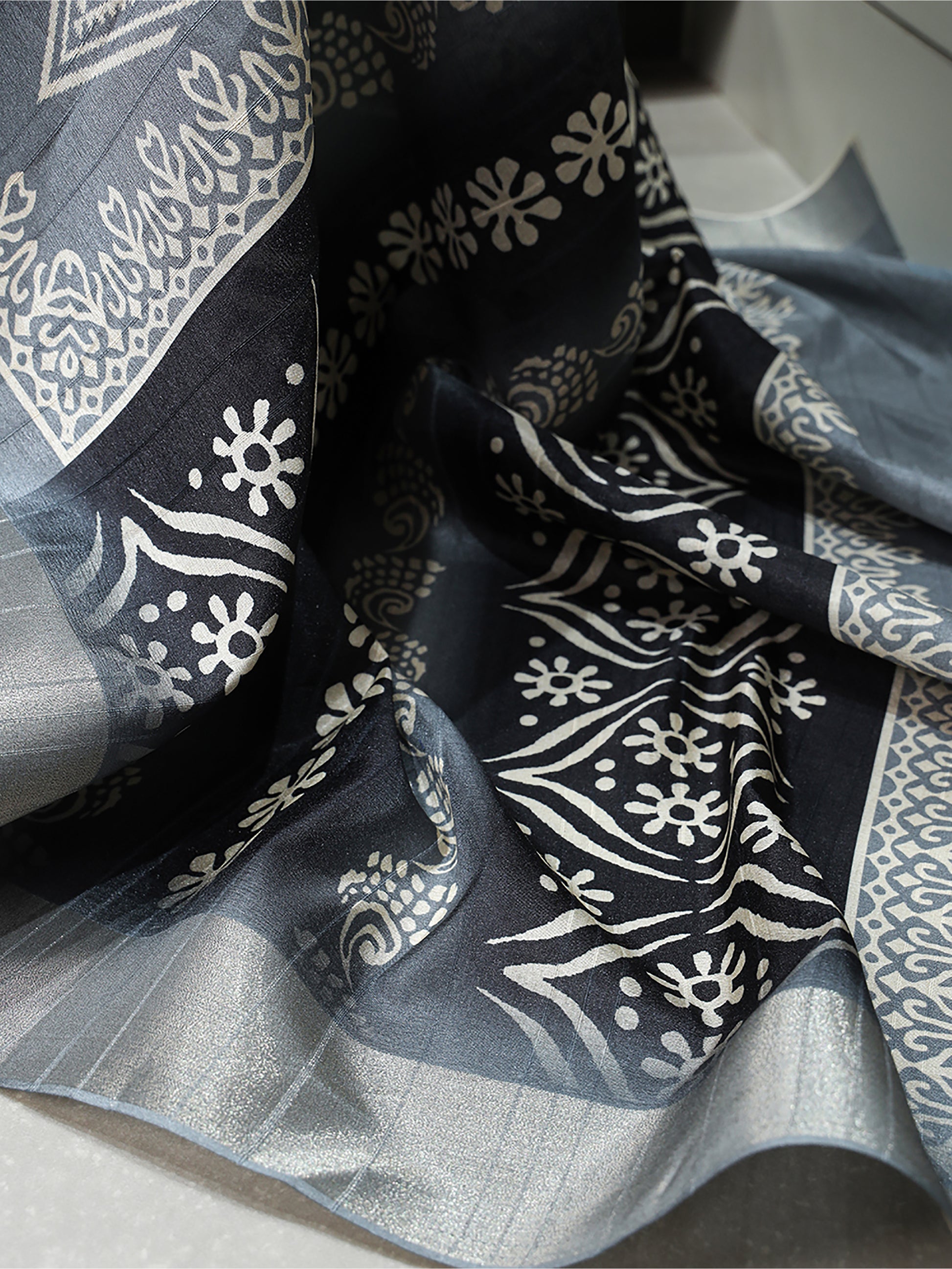 Stunning Grey Digital Printed Handloom Kotha Border Saree With Blouse