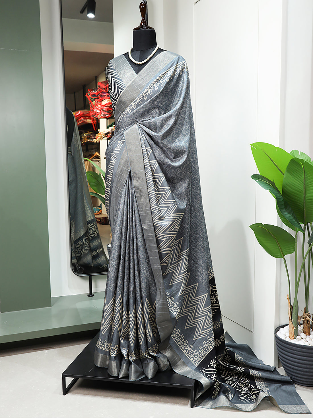 Stunning Grey Digital Printed Handloom Kotha Border Saree With Blouse