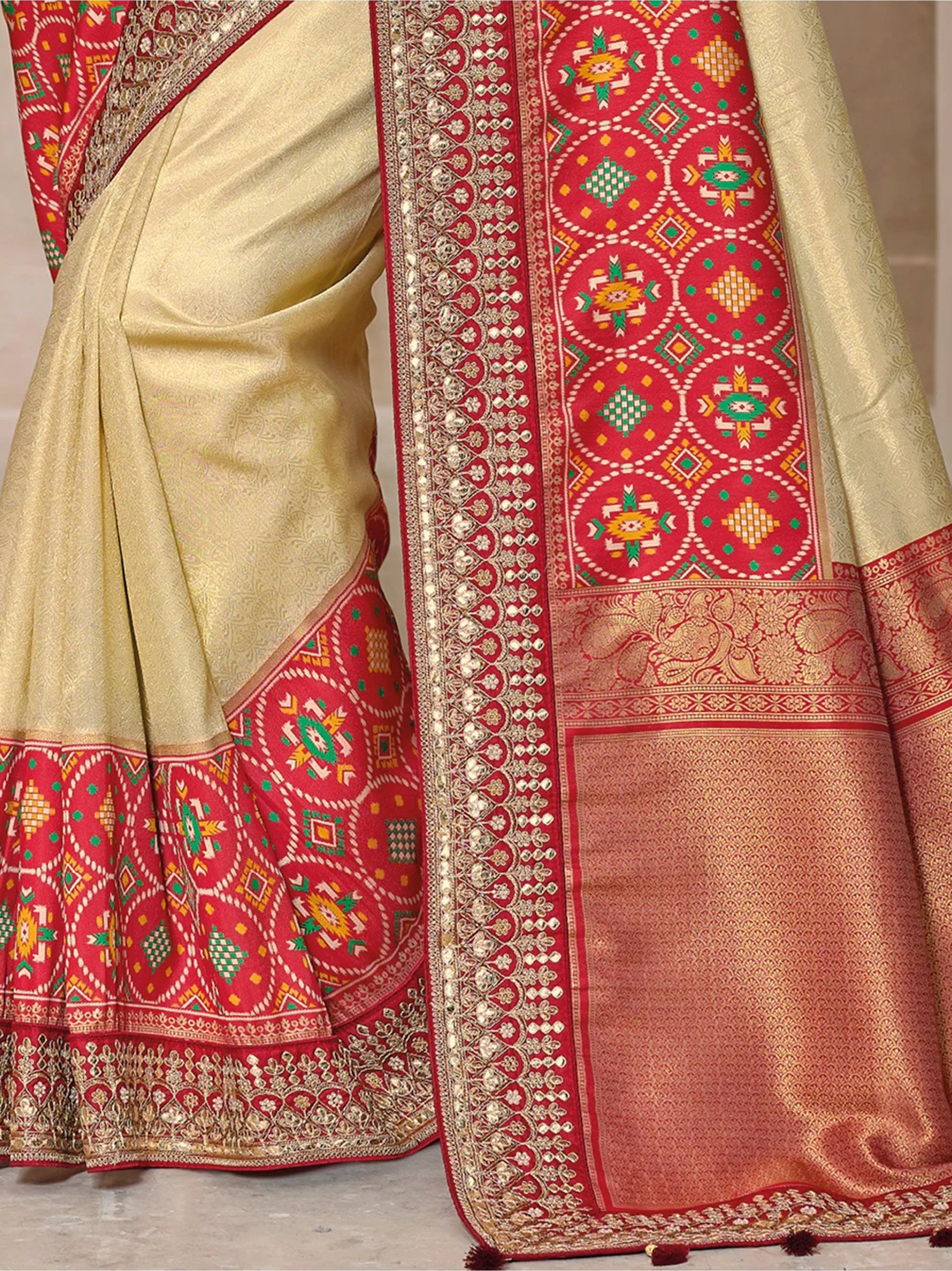 Alluring Cream Weaving Kanjivaram Silk Wedding Saree With Blouse - Zeel Clothing
