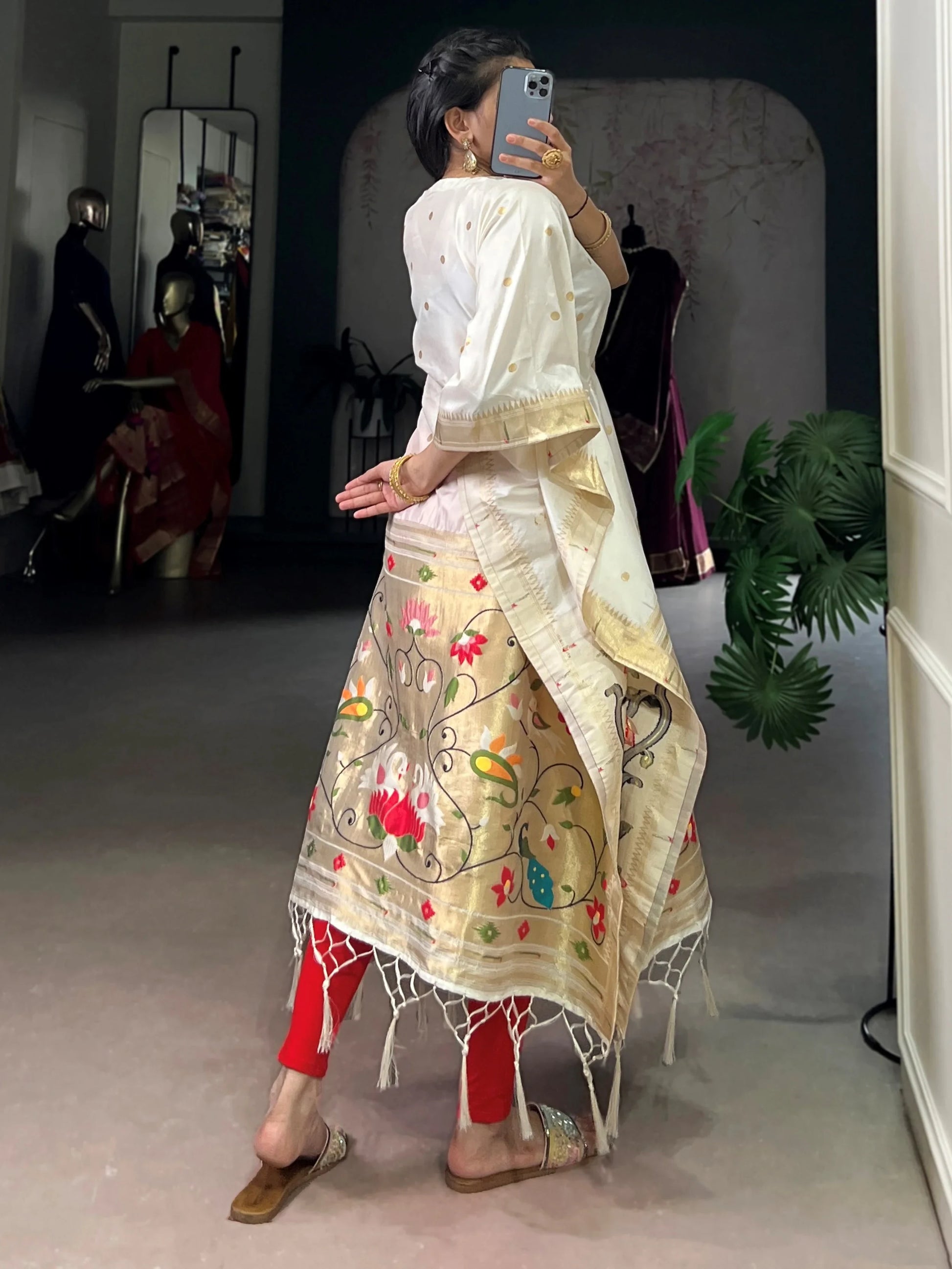 Awesome White Zari Weaving Jacquard Event Wear Kaftan