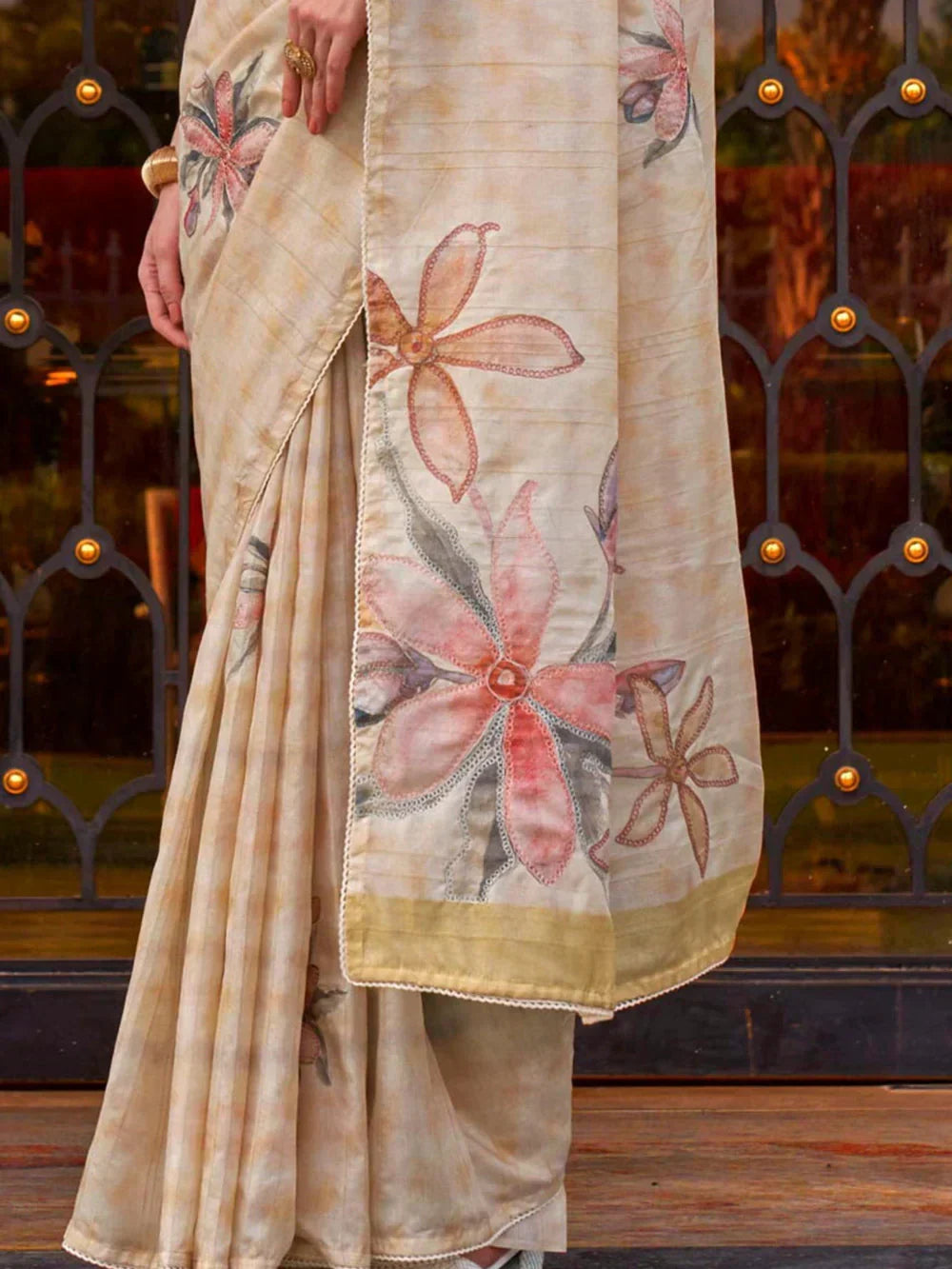 Beautiful Off-White Printed Silk Traditional Saree With Blouse - Zeel Clothing