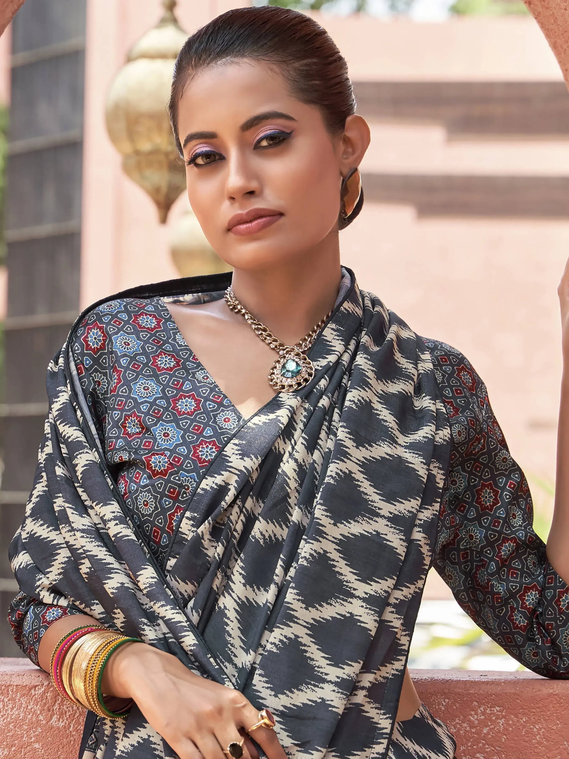 Dazzling Black Digital Printed Crepe Traditional Saree With Blouse - Zeel Clothing