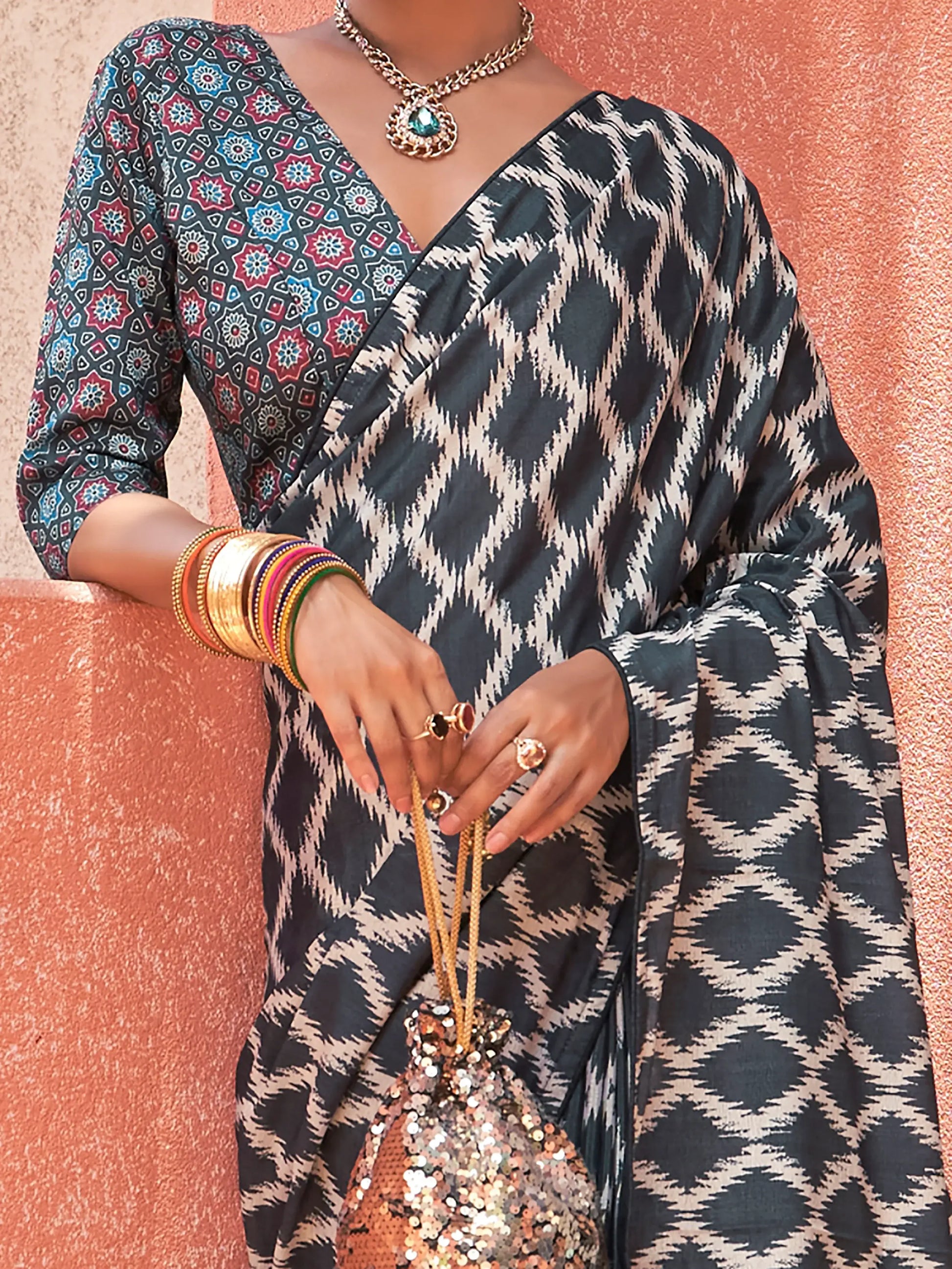 Dazzling Black Digital Printed Crepe Traditional Saree With Blouse - Zeel Clothing