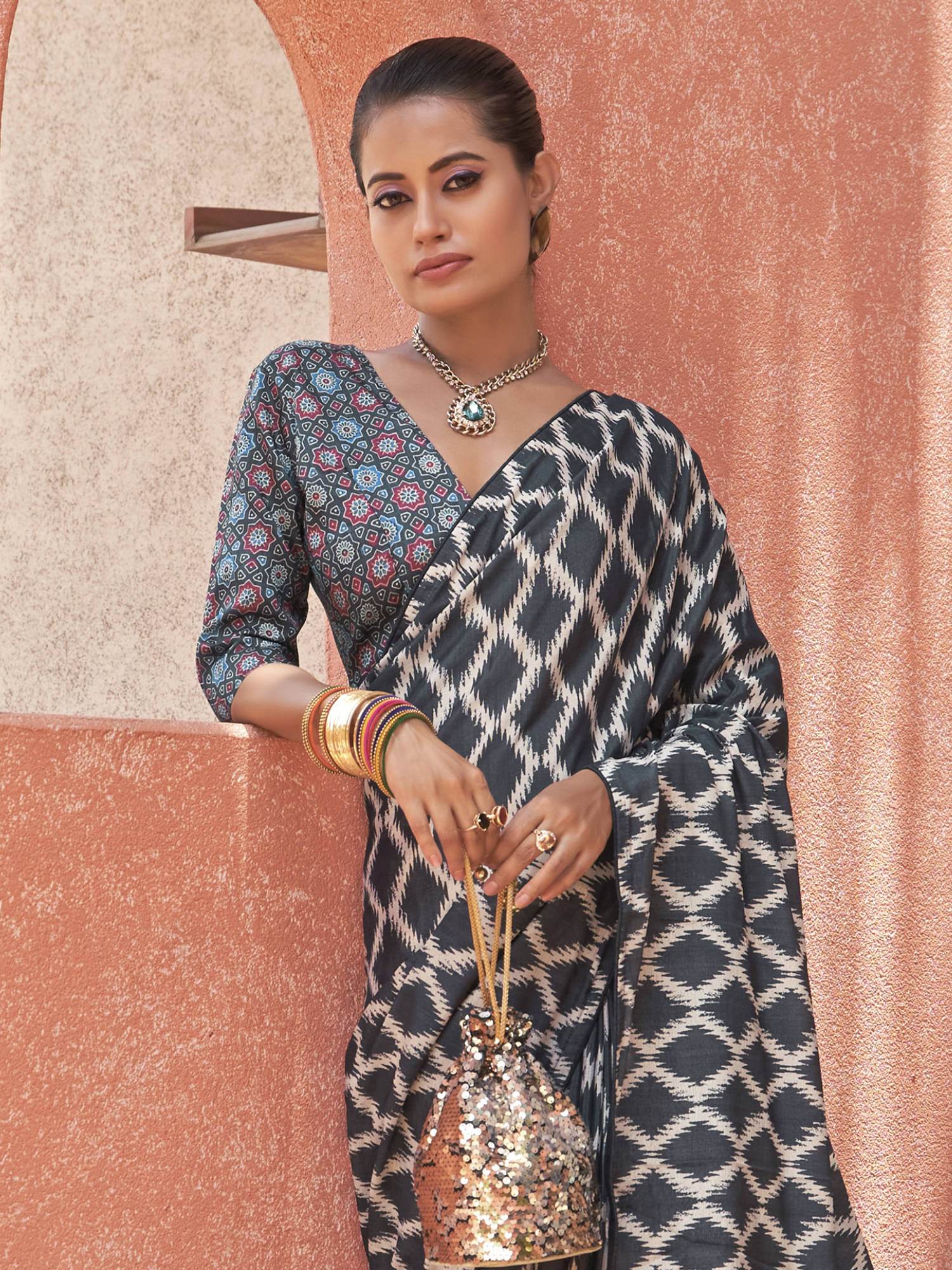 Dazzling Black Digital Printed Crepe Traditional Saree With Blouse - Zeel Clothing