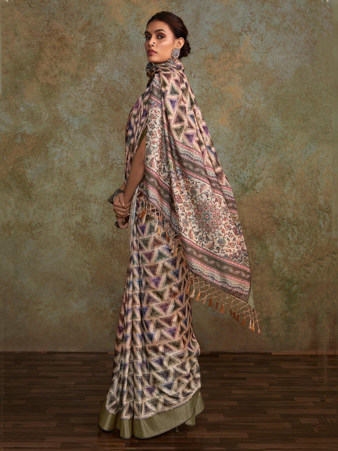 Enchanting Off-White Digital Printed Silk Saree With Blouse