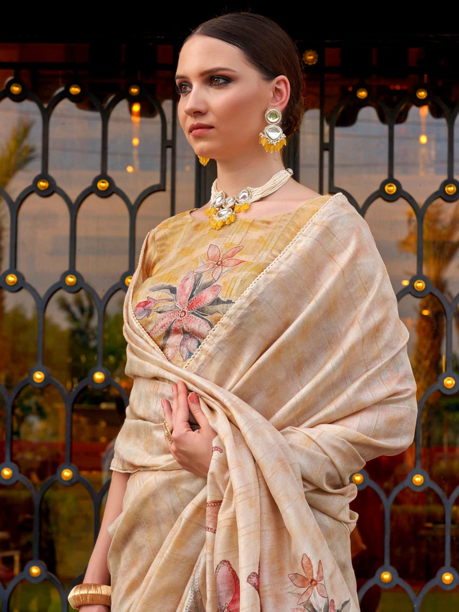 Beautiful Off-White Printed Silk Traditional Saree With Blouse