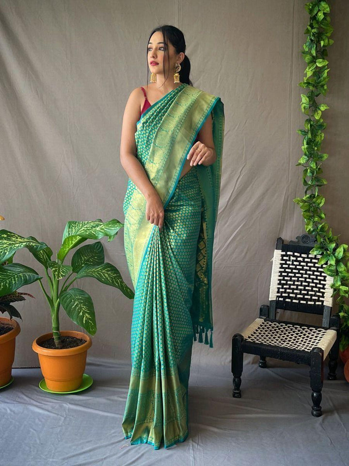 Awesome Green Woven Kanjeevaram Silk Wedding Wear Saree With Blouse