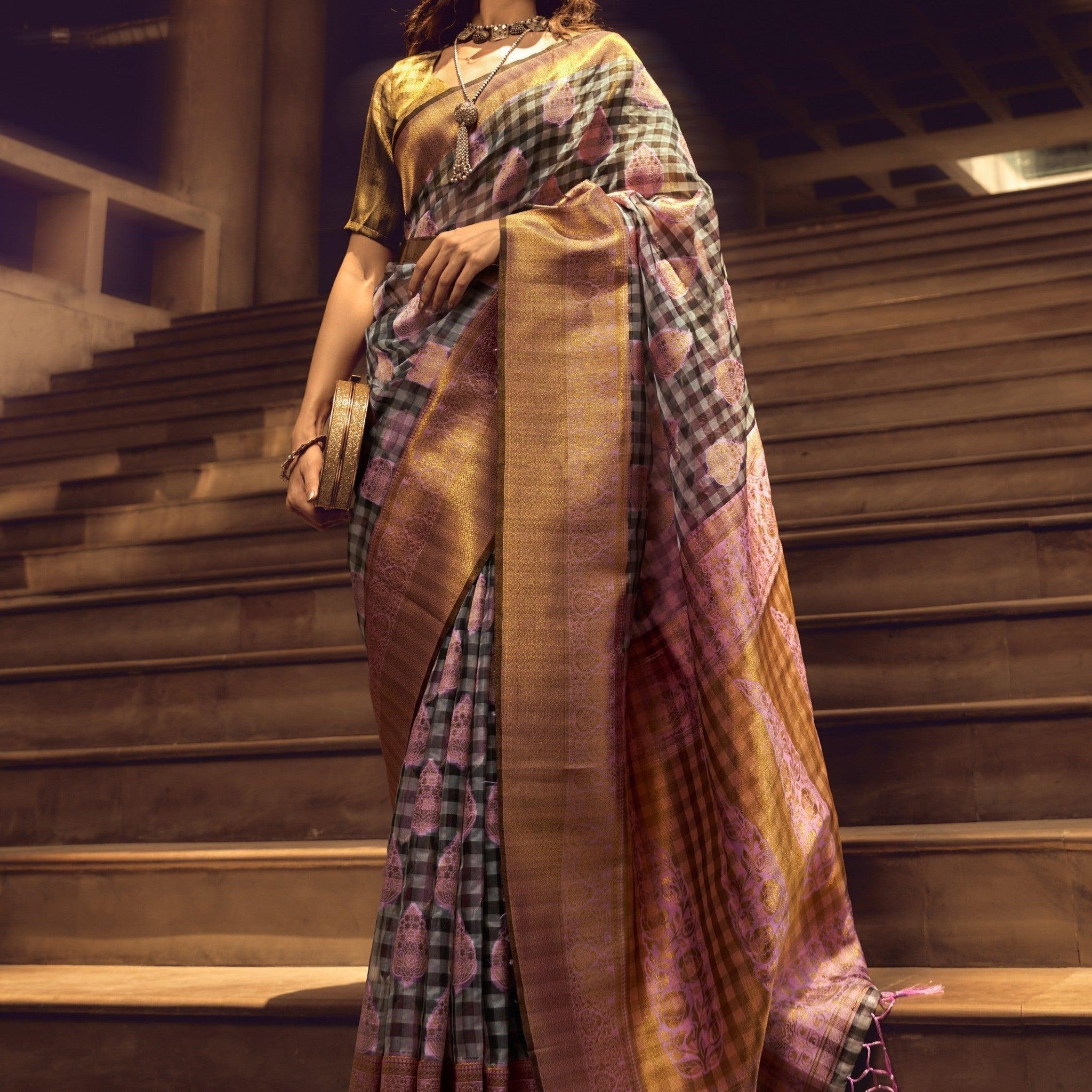 Magnific Lavender Handloom Weaving Organza Saree With Blouse