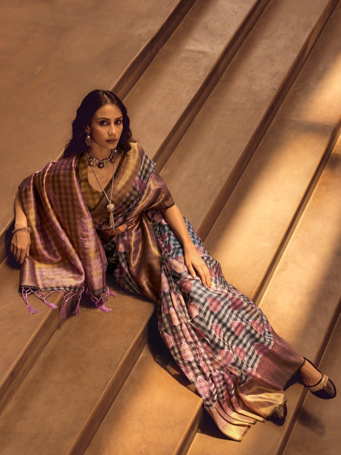 Magnific Lavender Handloom Weaving Organza Saree With Blouse