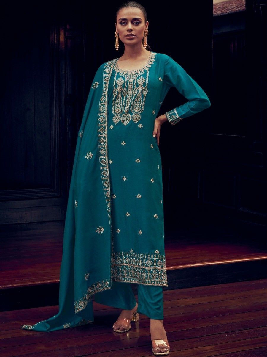 Punjabi Suit Designs | Traditional Punjabi Suit | Latest Punjabi Patiala  Salwar Suits Designs | Kurti designs latest, Dress, Stylish women