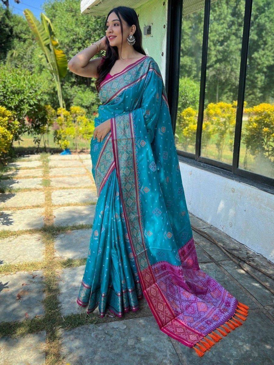 Royal blue Saree in Cotton and silk with Weaving UK - SR18914