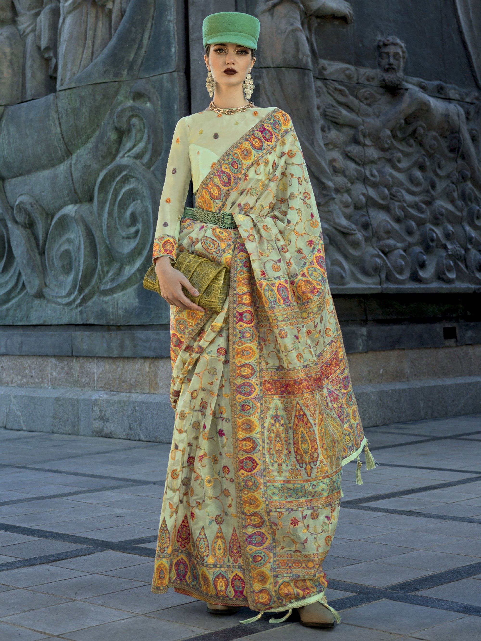 Ravishing Pista Green Handloom Weaving Silk Saree  With Blouse